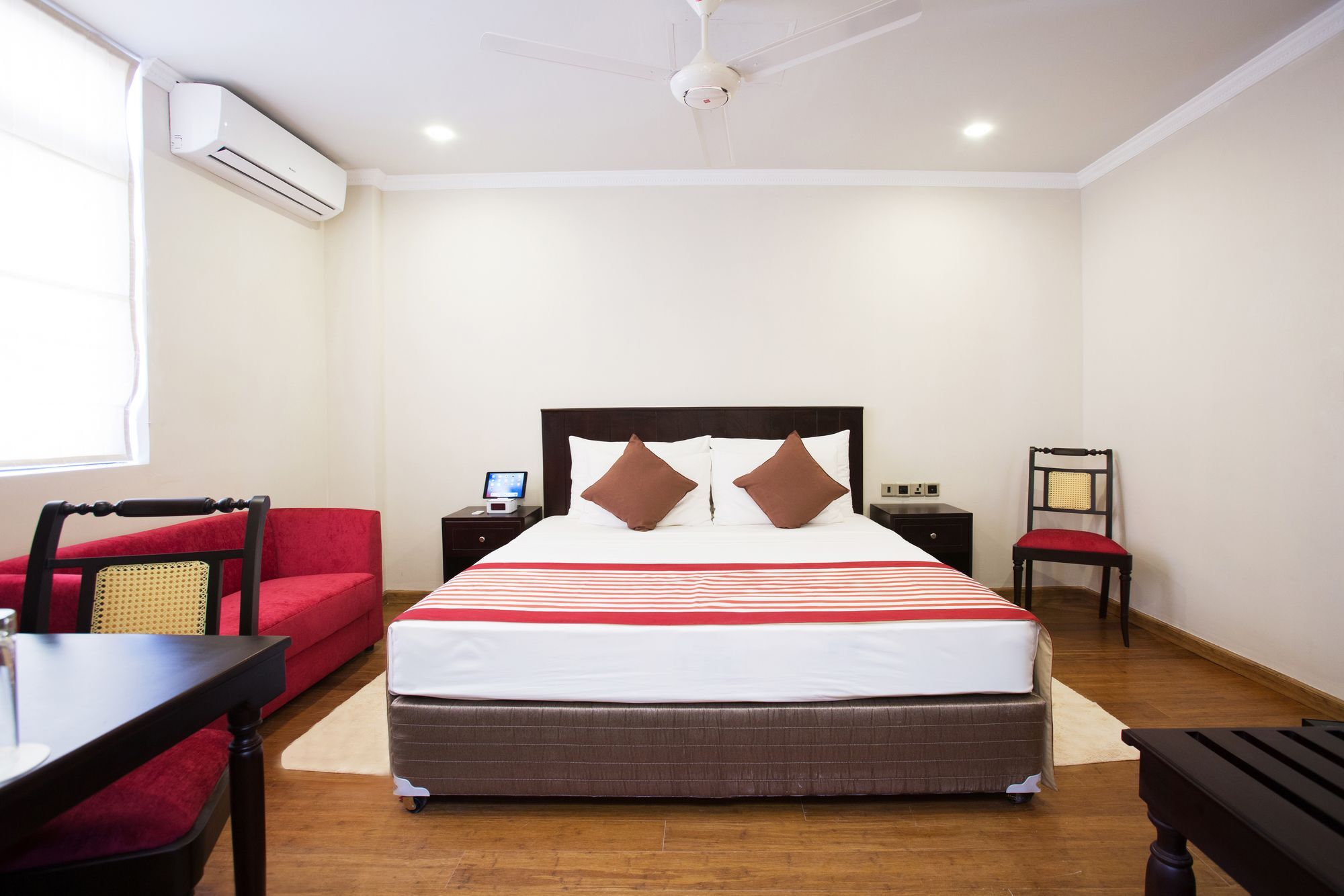 Earl'S Red Colombo Hotel Exterior foto